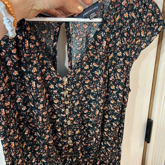American Eagle Flowery pattern Romper - Picture 3 of 4